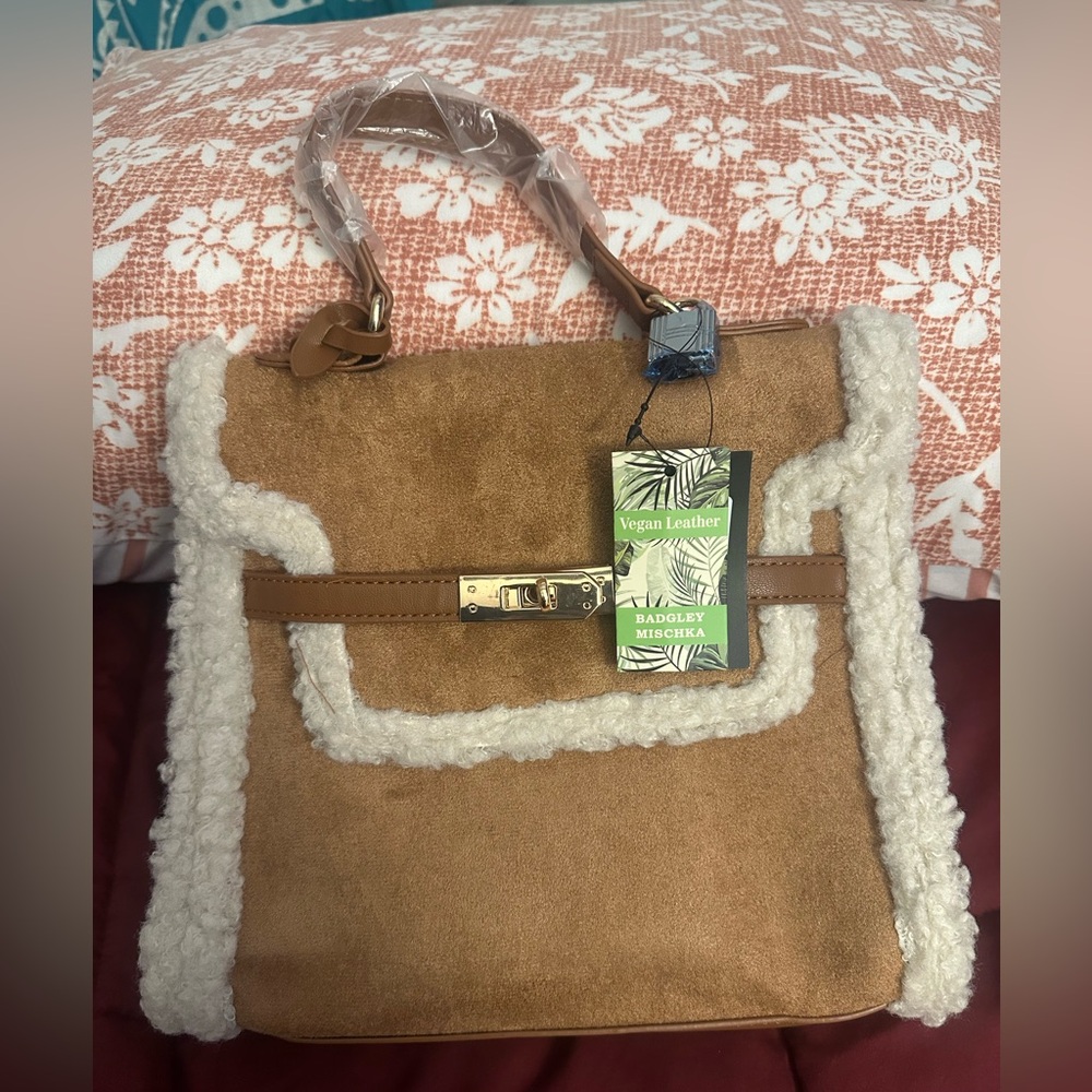 Vegan Leather Tan Bag with Shearling Trim Badgley Mischka nwt